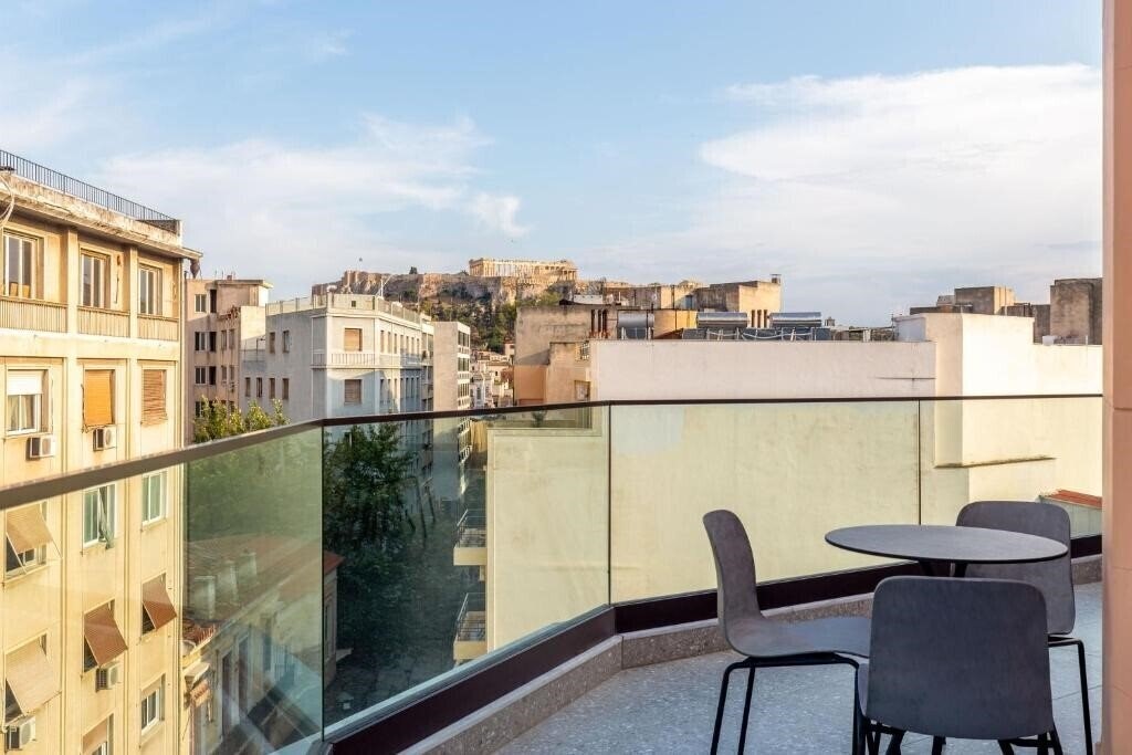 Bob W Eolou Athens 4* суреті