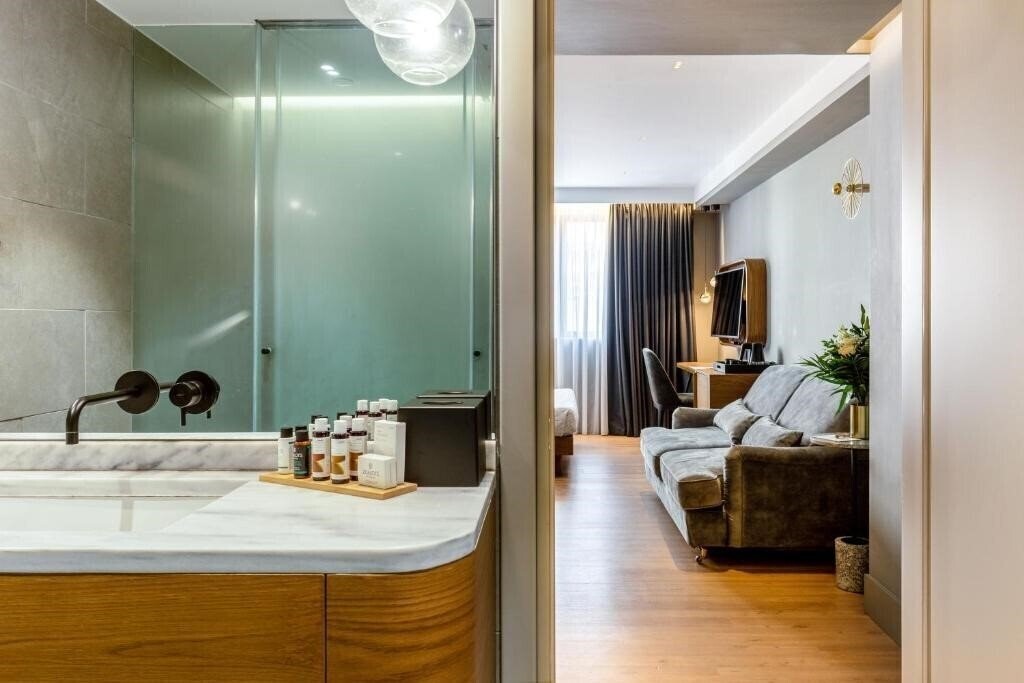 Bob W Eolou Athens 4* суреті