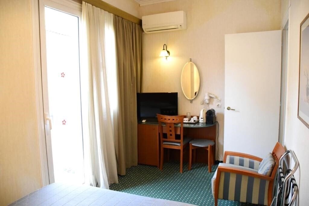 Adrian Hotel 3* суреті