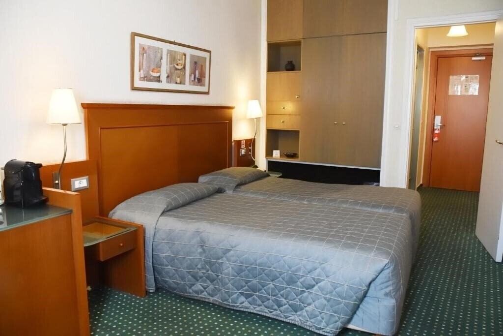 Adrian Hotel 3* суреті