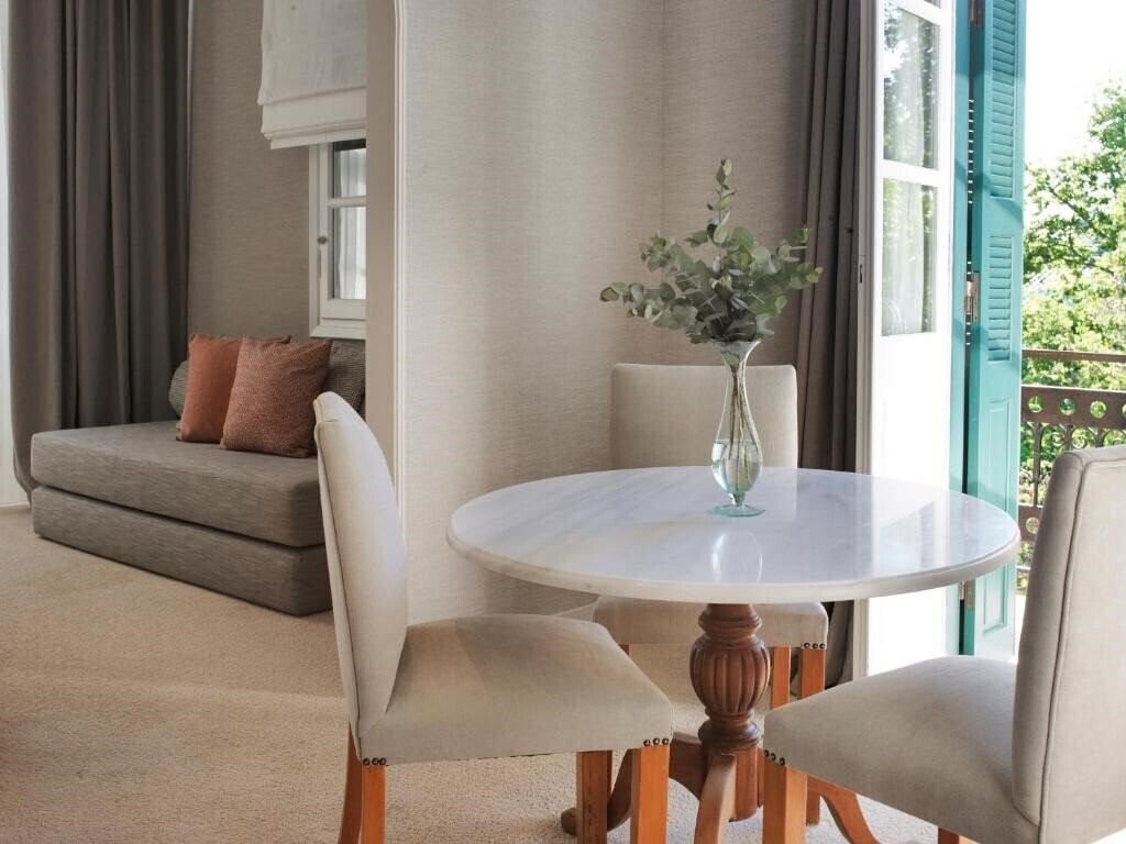 Отель The Kefalari Suites 4*