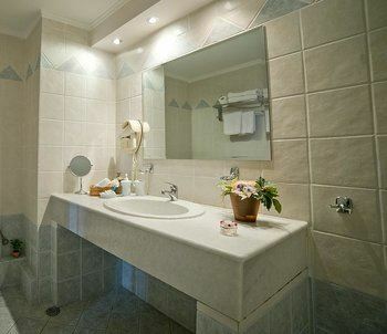 Four Seasons 3* суреті