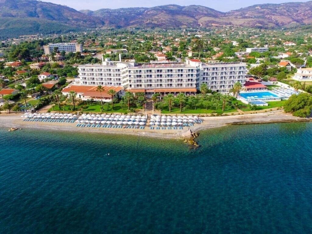 Отель Calamos Beach Family Club 3*