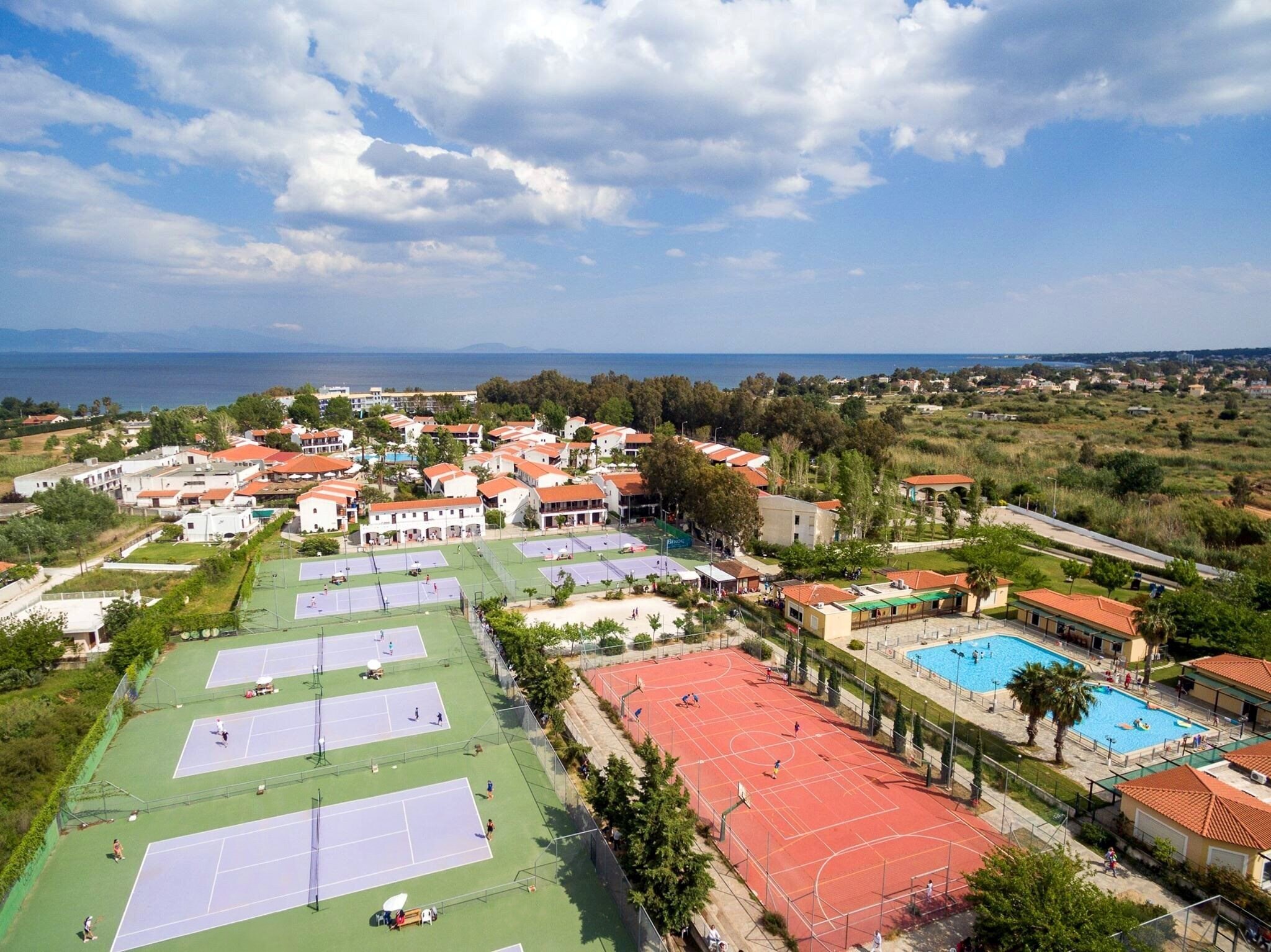 Фото Golden Coast Hotel & Bungalows 4*