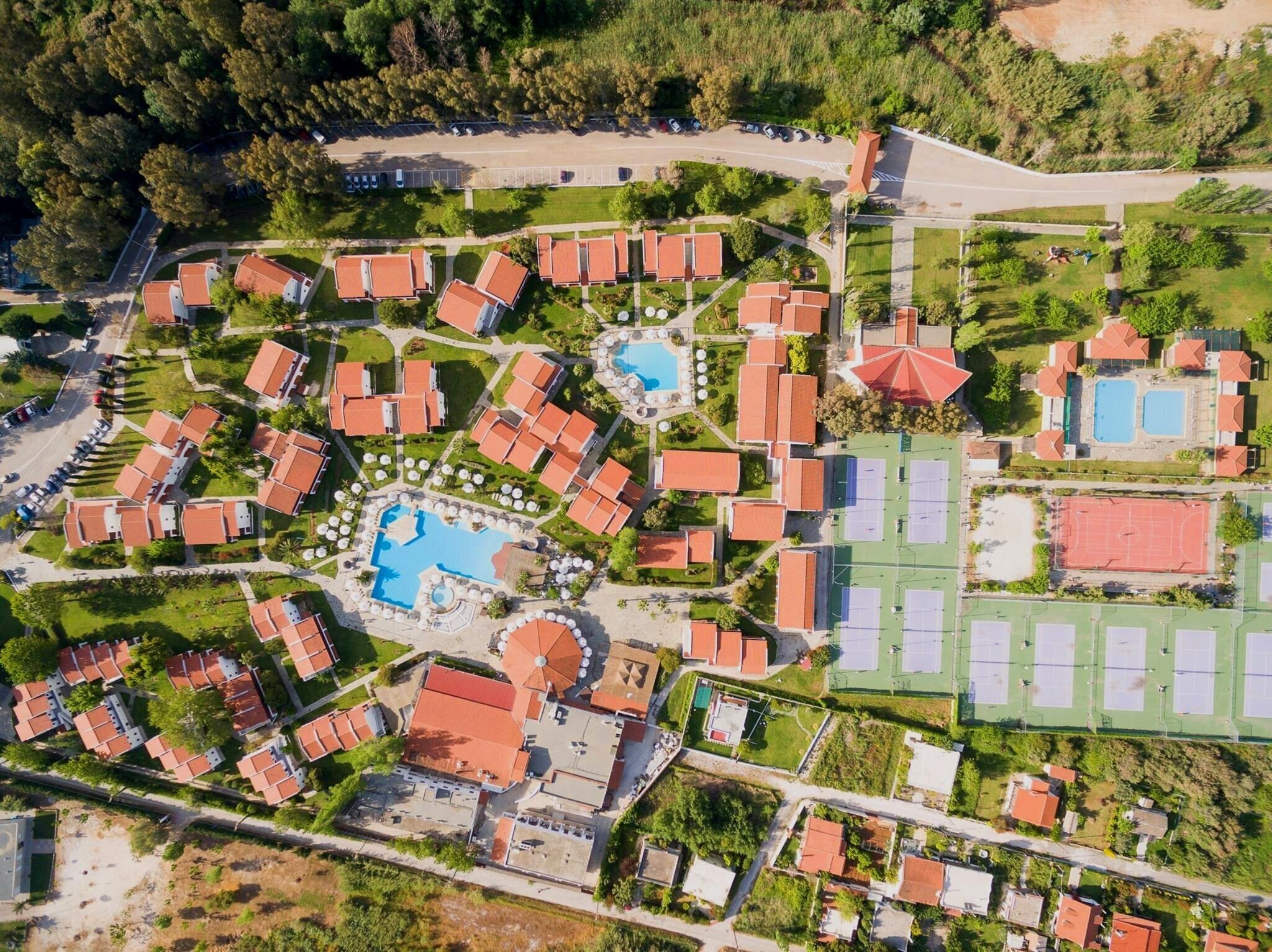 Golden Coast Hotel & Bungalows 4* қонақ үйі