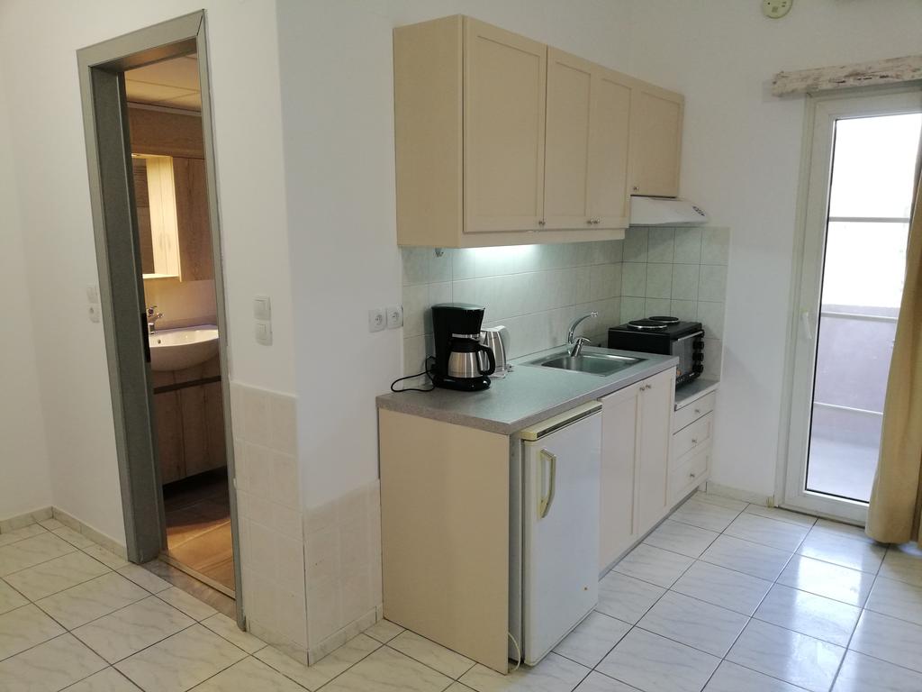 Отель Erato Hotel 3*