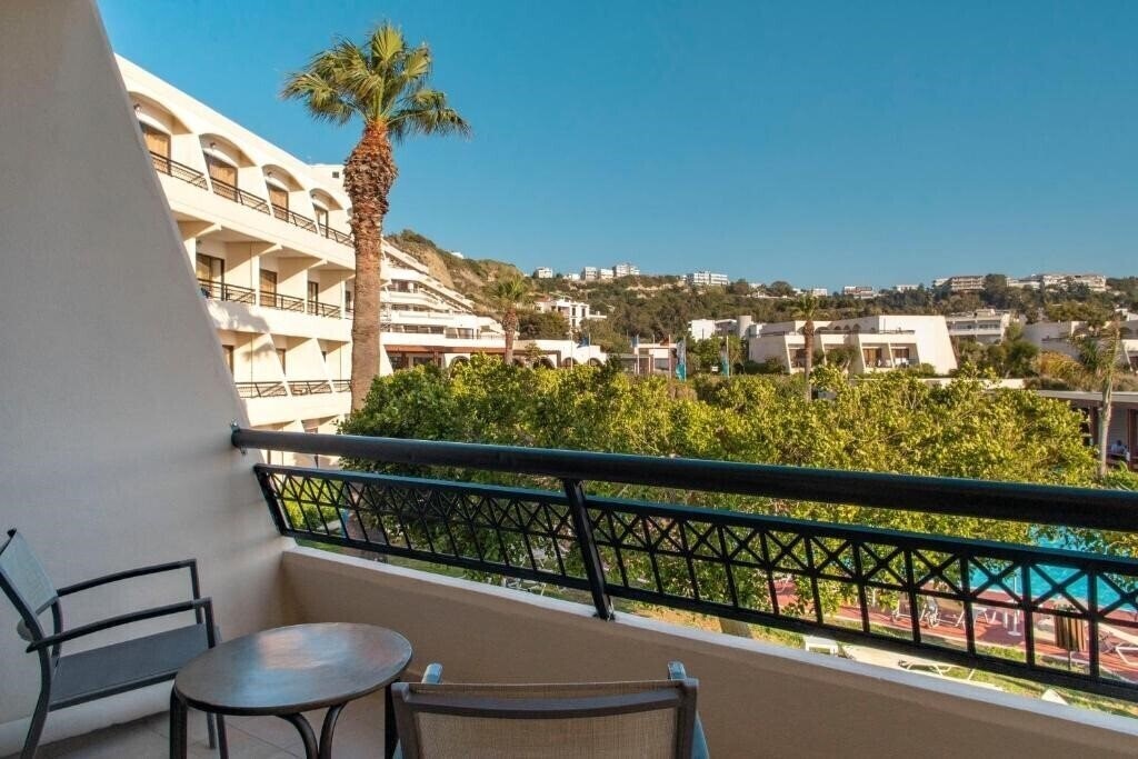 Smartline Cosmopolitan Rhodes 4* суреті