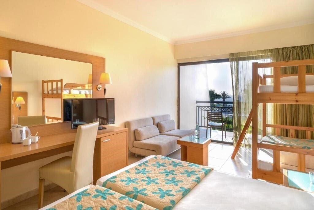 Smartline Cosmopolitan Rhodes 4* суреті