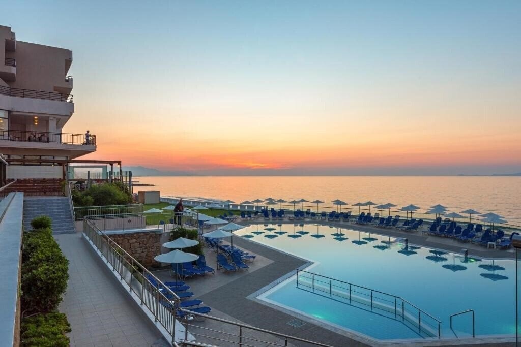 Themis Beach 4* қонақ үйі
