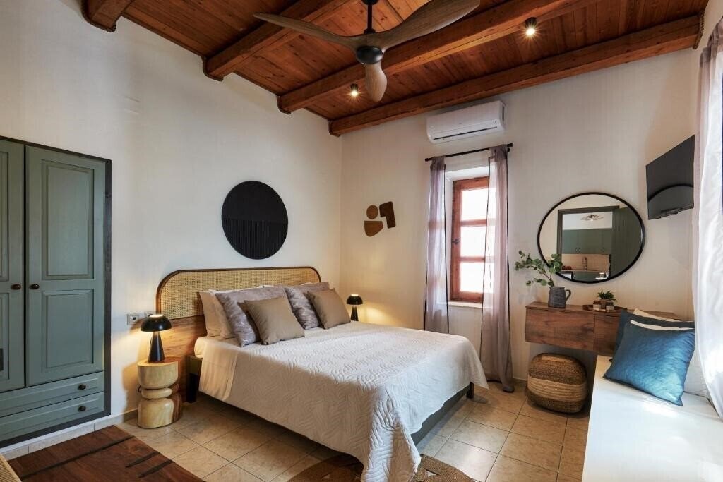Фото Petronikolis Traditional House 4*