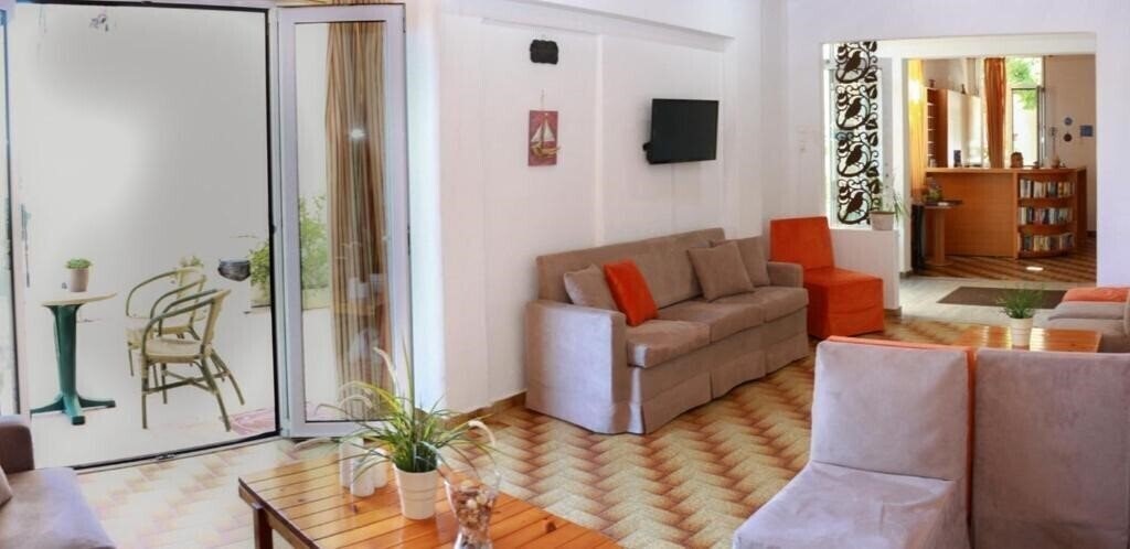 Фото Zorbas Hotel 2*