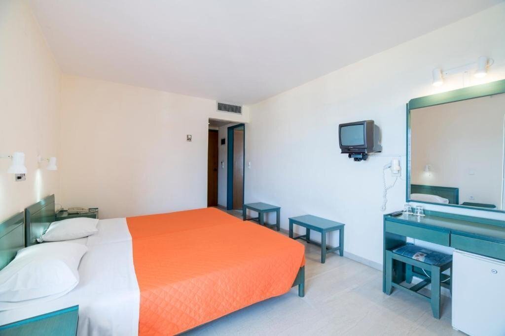 Фото Evelyn Beach 4*