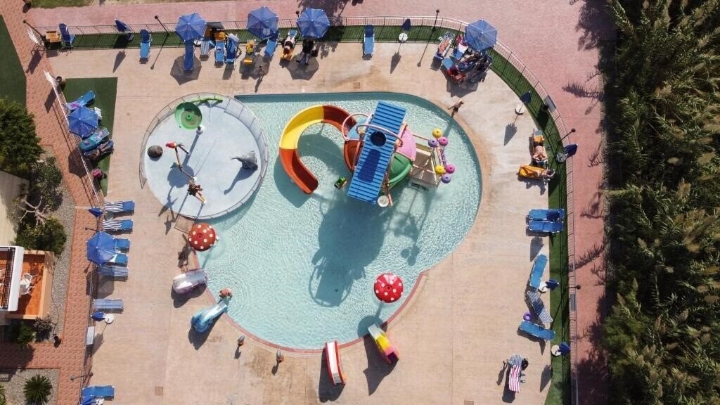 Chrispy World Hotel & Bungalows 4* суреті