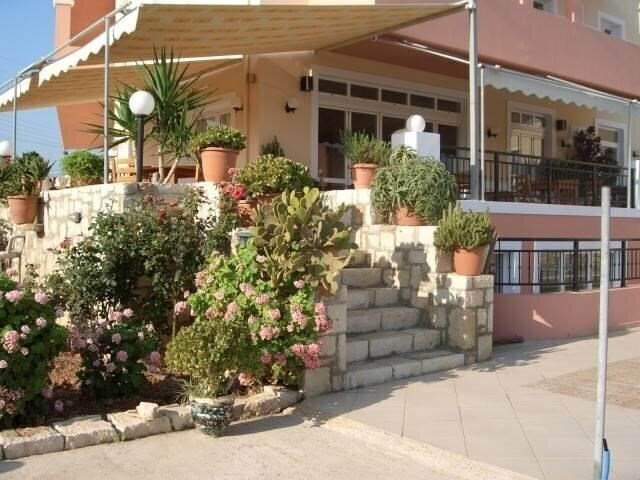 Adonis Apartments 2* суреті