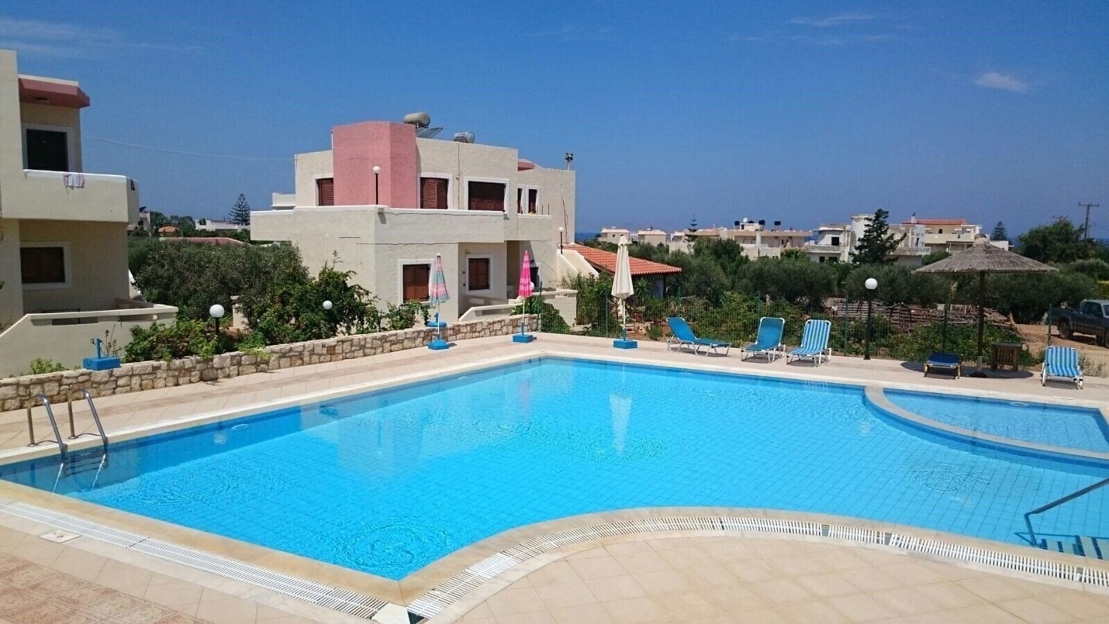 Adonis Apartments 2* суреті