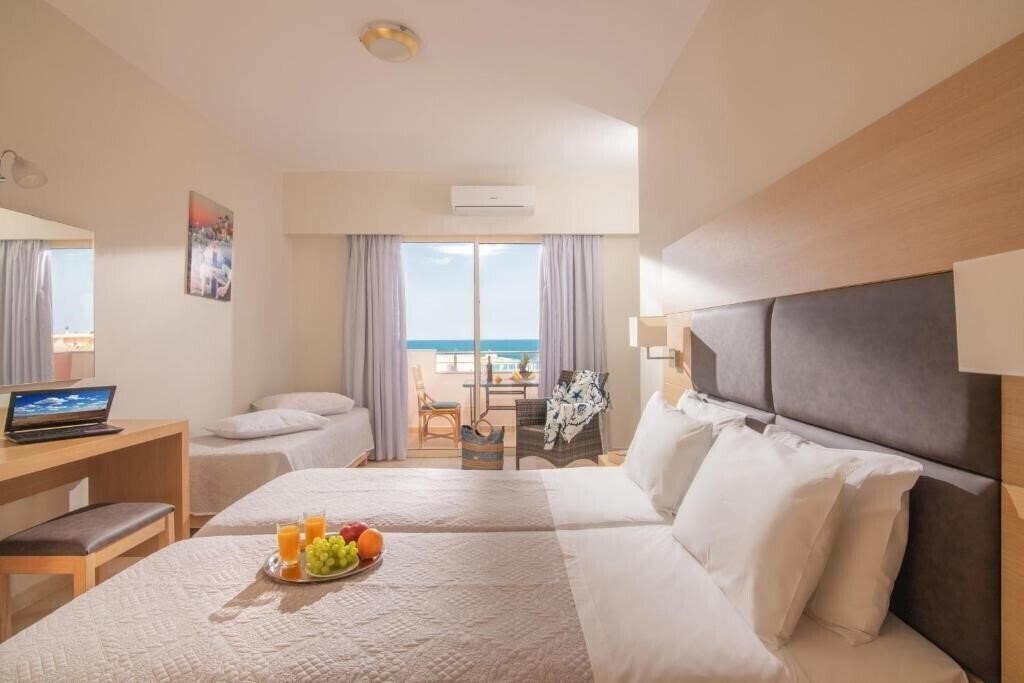 Фото Pleasure Beach Hotel (ex. Artemis Bay Aparthotel) 4*