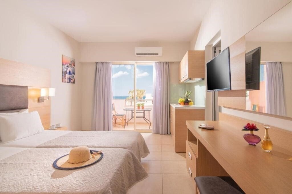 Изображение Pleasure Beach Hotel (ex. Artemis Bay Aparthotel) 4*