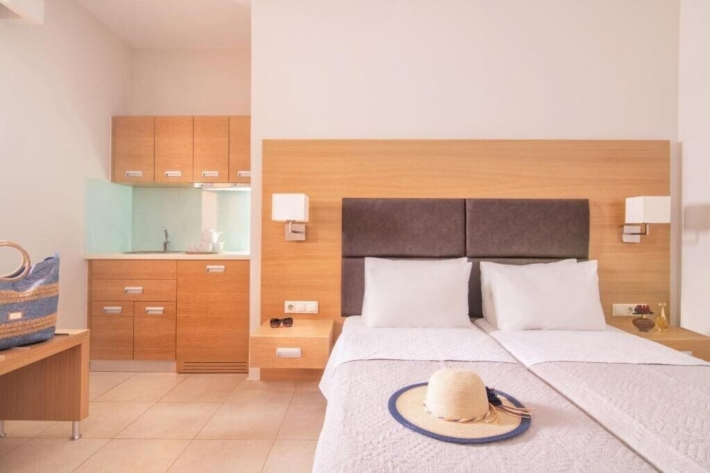 Картинка Pleasure Beach Hotel (ex. Artemis Bay Aparthotel) 4*