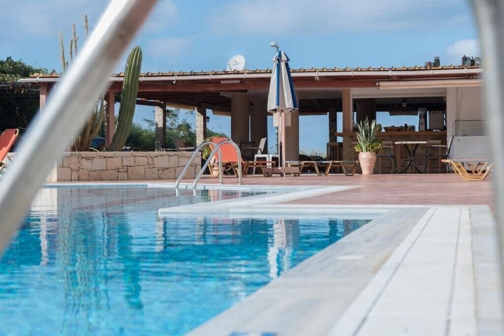 Sunset Studios & Apartments 4* суреті