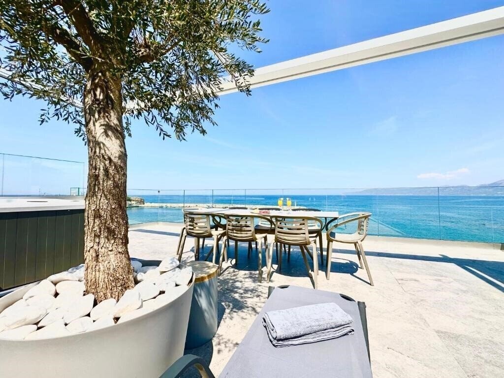 Фотография Skipper Beachfront Suites 4*