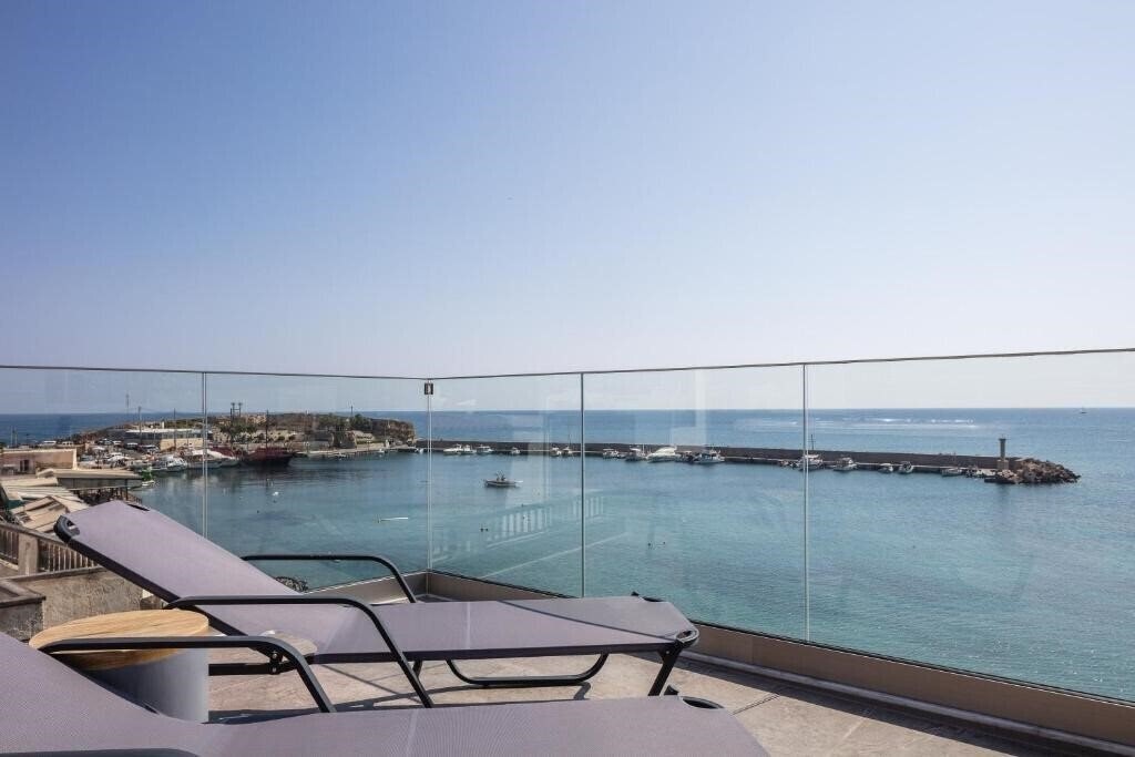 Картинка Skipper Beachfront Suites 4*