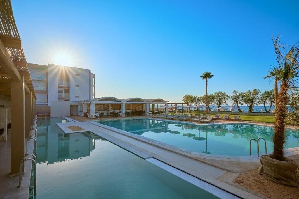 Malia Bay Beach Hotel & Bungalows 4* қонақ үйі