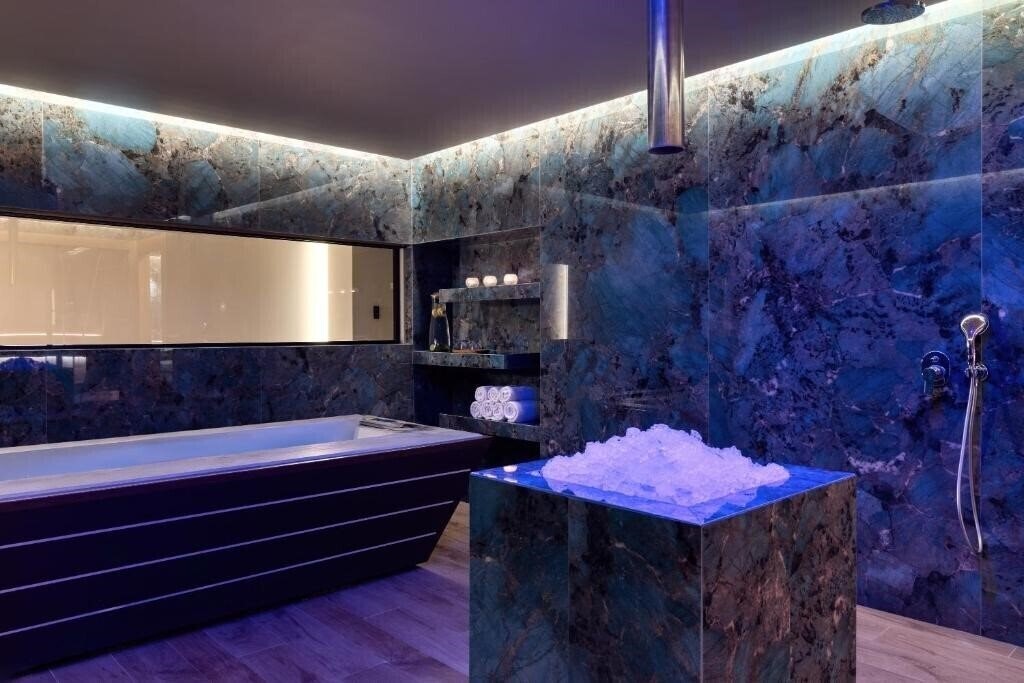 Отель Castello Infinity Suites 5*