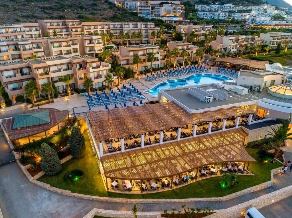 Отель Grand Hotel Holiday Resort 4*