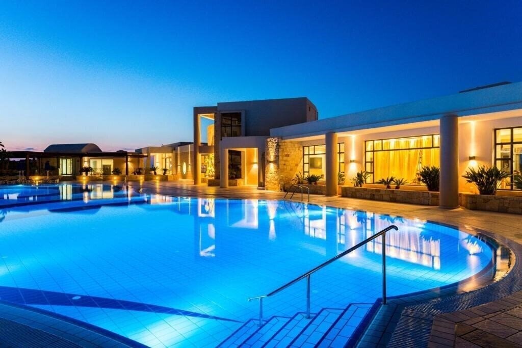 Изображение Grand Hotel Holiday Resort 4*
