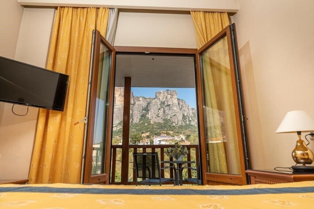 Отель Famissi Hotel 3*