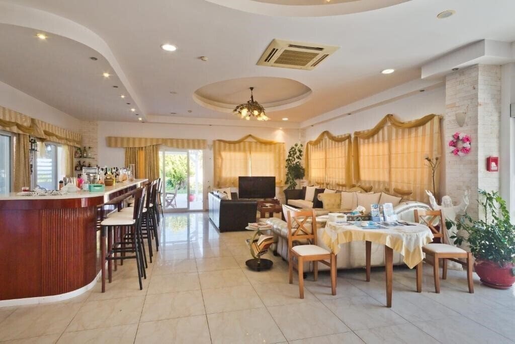 Royal Beach Resort 4* суреті