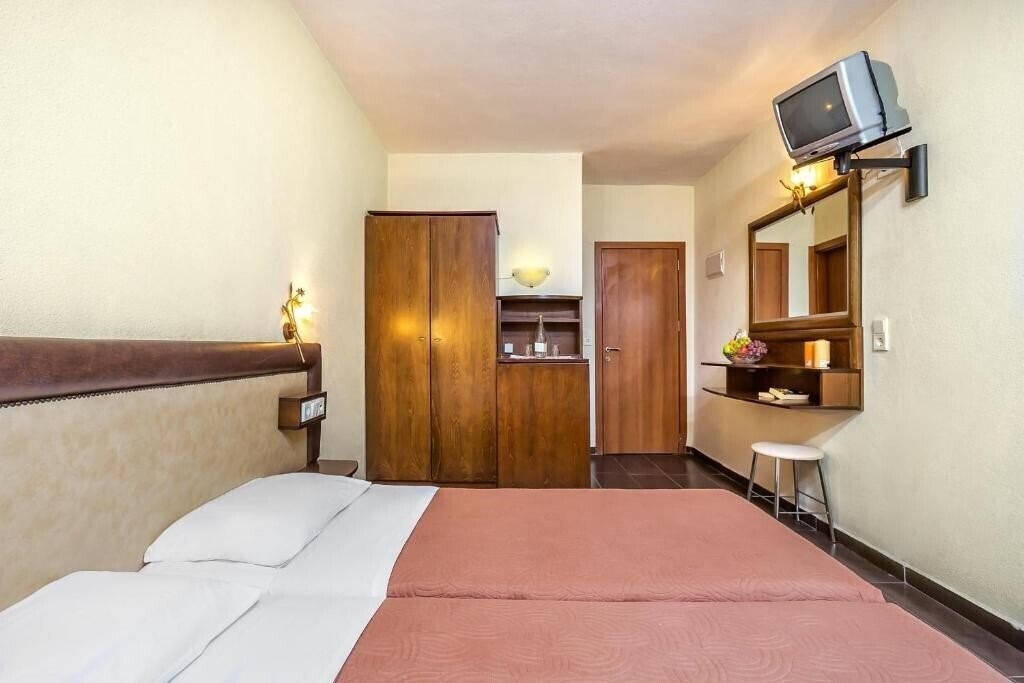 Фото Elinotel Polis 3*