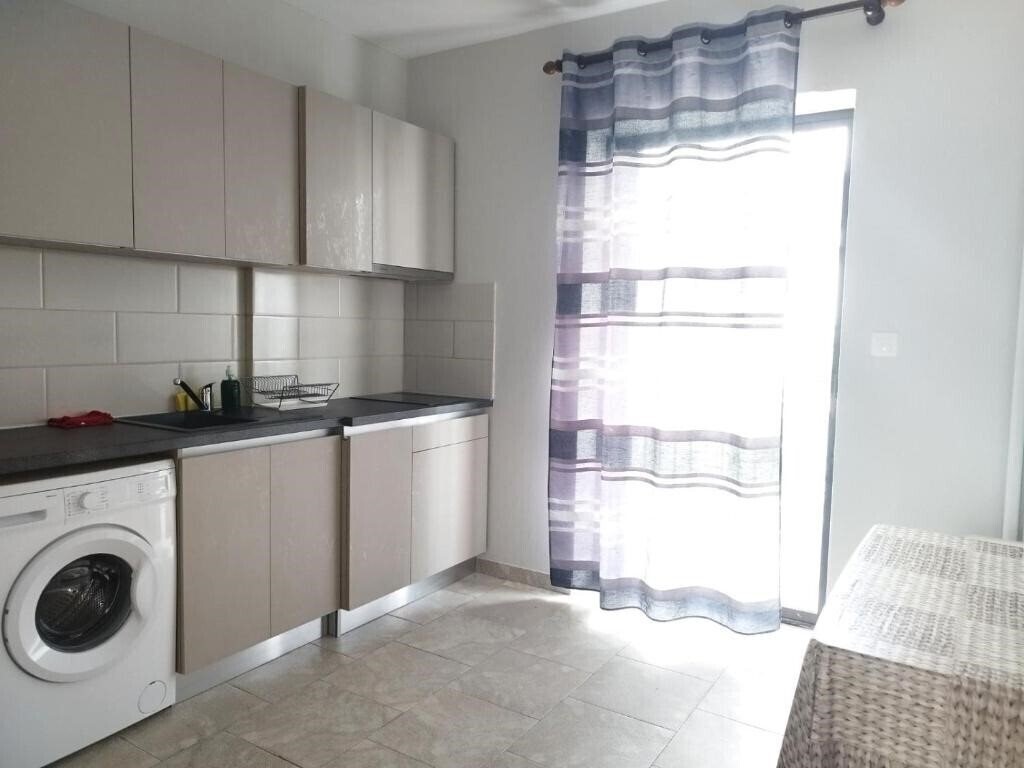 Central Apartments Dionisiou Beach 2* суреті