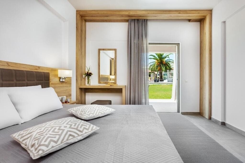 Iris Hotel Siviri 3* фотосуреті