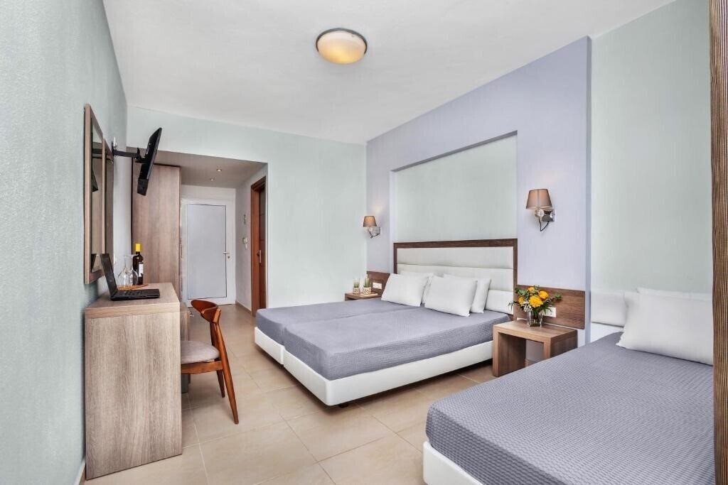 Iris Hotel Siviri 3* суреті