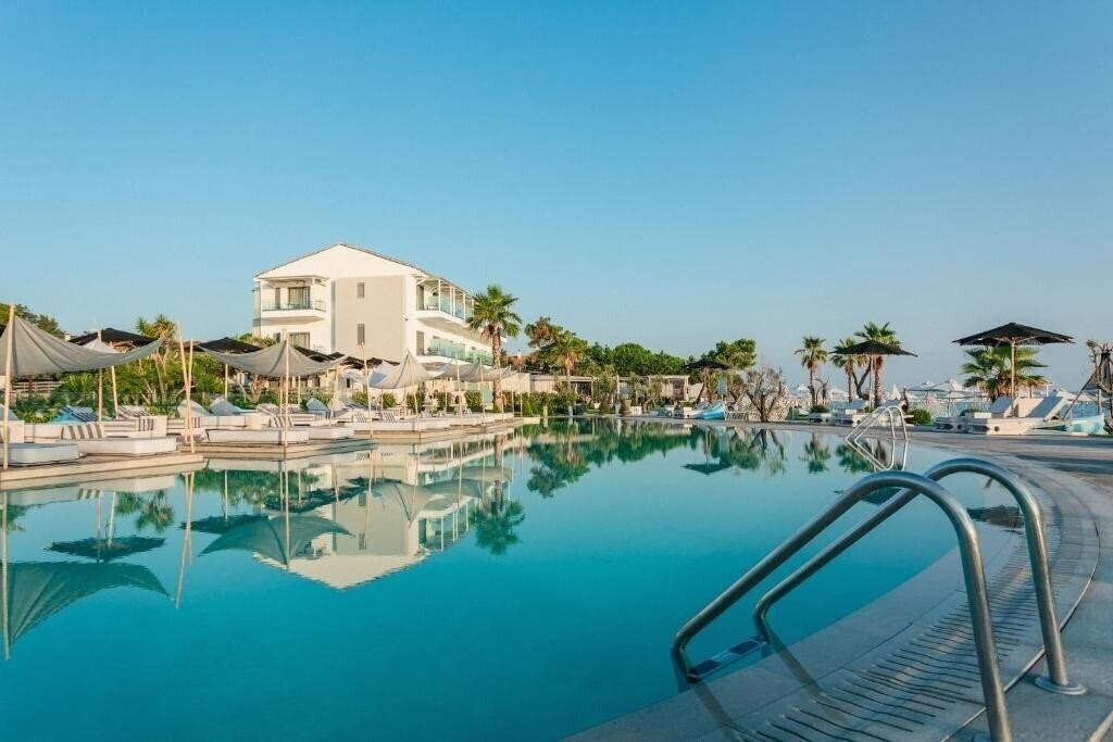 Blue Carpet Luxury Suites 3* суреті