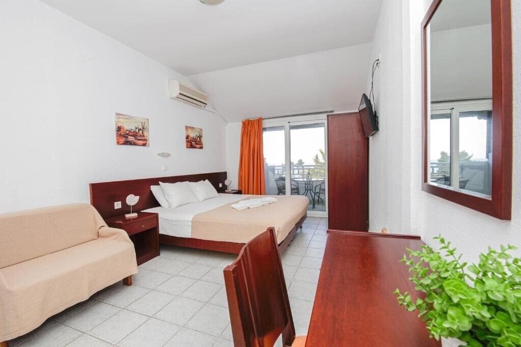 Фото Haris Hotel 2*