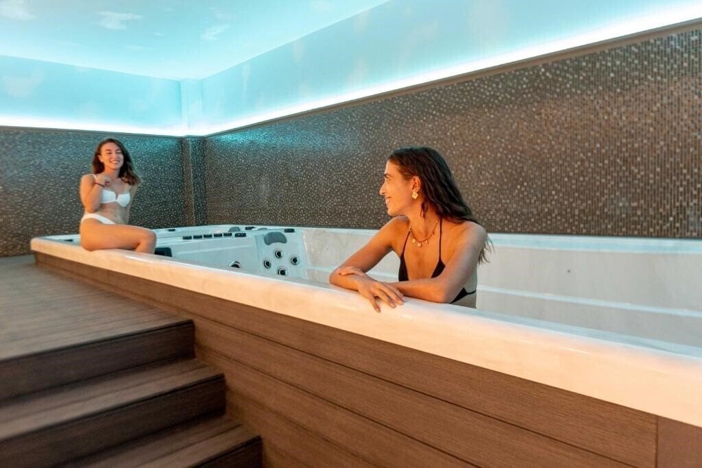 Фотография Mirror Hotel 4*