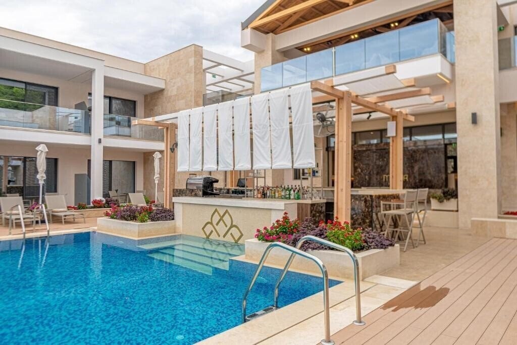 Изображение Mirror Hotel 4*