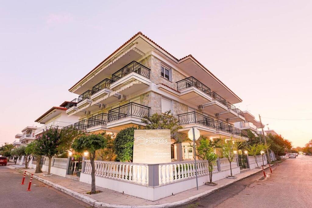 Отель Dionisos Apartments 2*