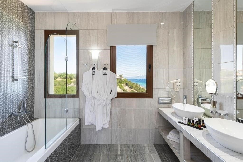 Фото Blue Bay Hotel 4*