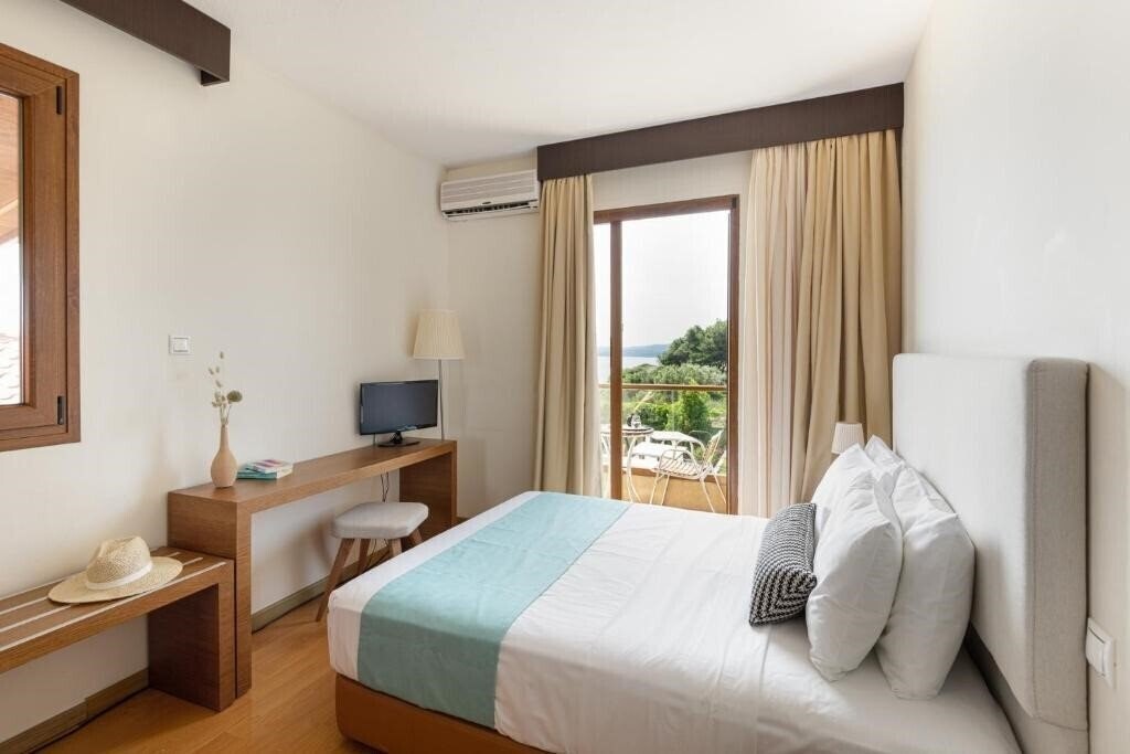 Blue Bay Hotel 4* суреті