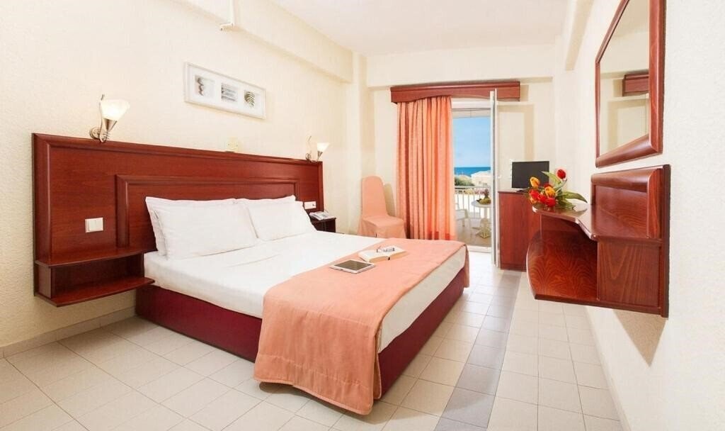 Отель Xenios Loutra Beach Hotel 3*