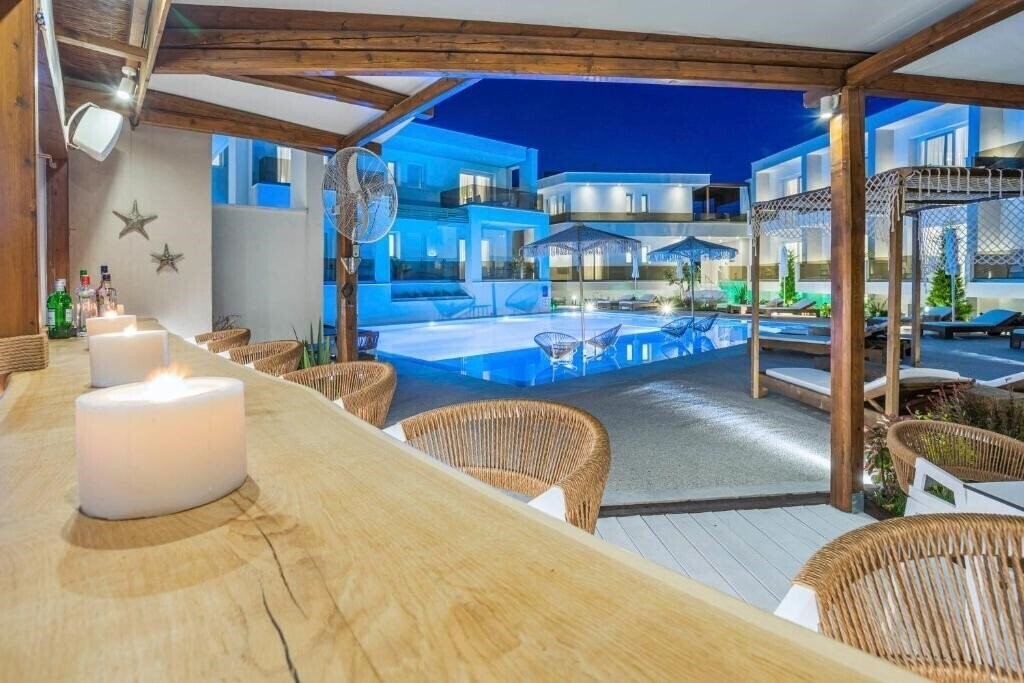 Фото Mirablue Luxury Residences (ex. Mirablue Deluxe Residences, Mirablue Residences) 3*