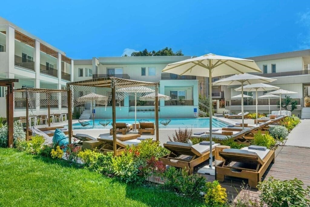 Mirablue Luxury Residences (ex. Mirablue Deluxe Residences, Mirablue Residences) 3* суреті