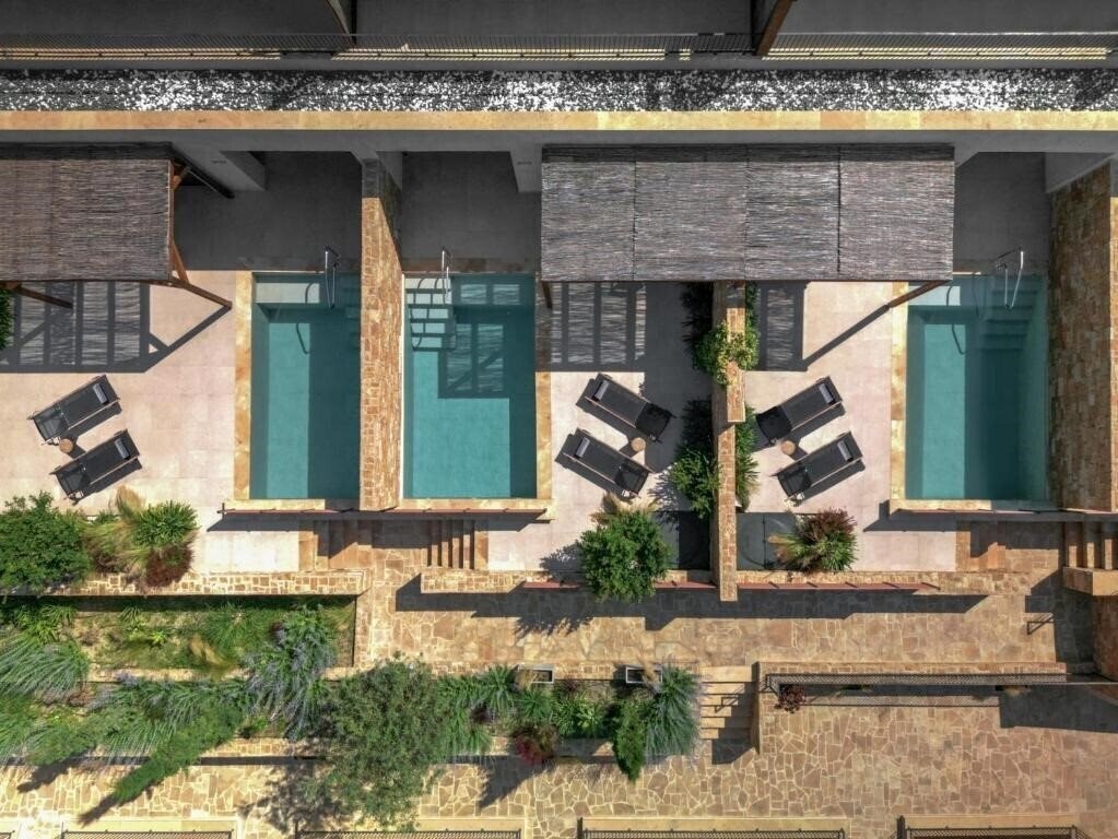 Pnoes Luxury Suites 4* қонақ үйі