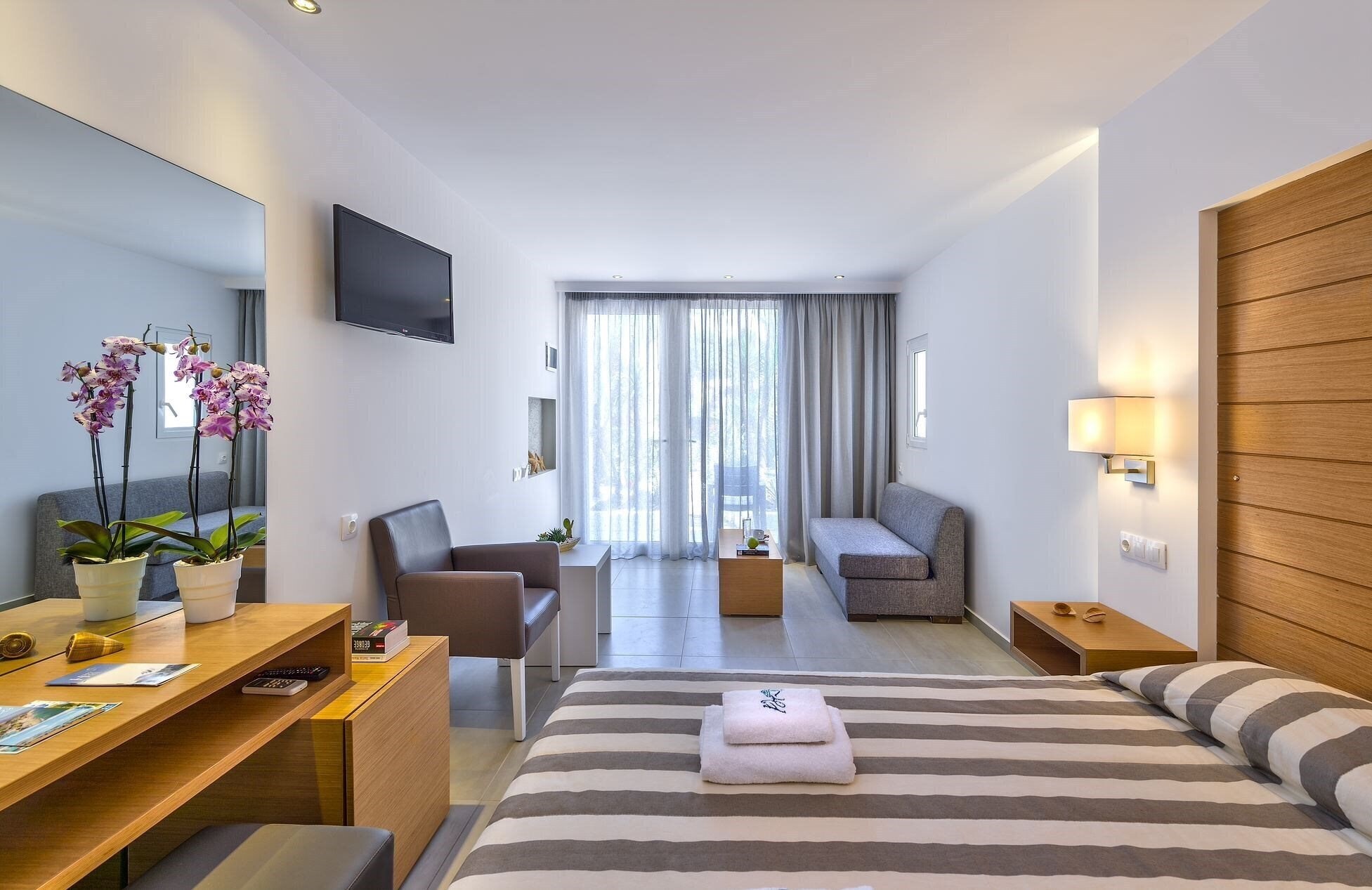 Happy Days Beach Hotel 4* суреті