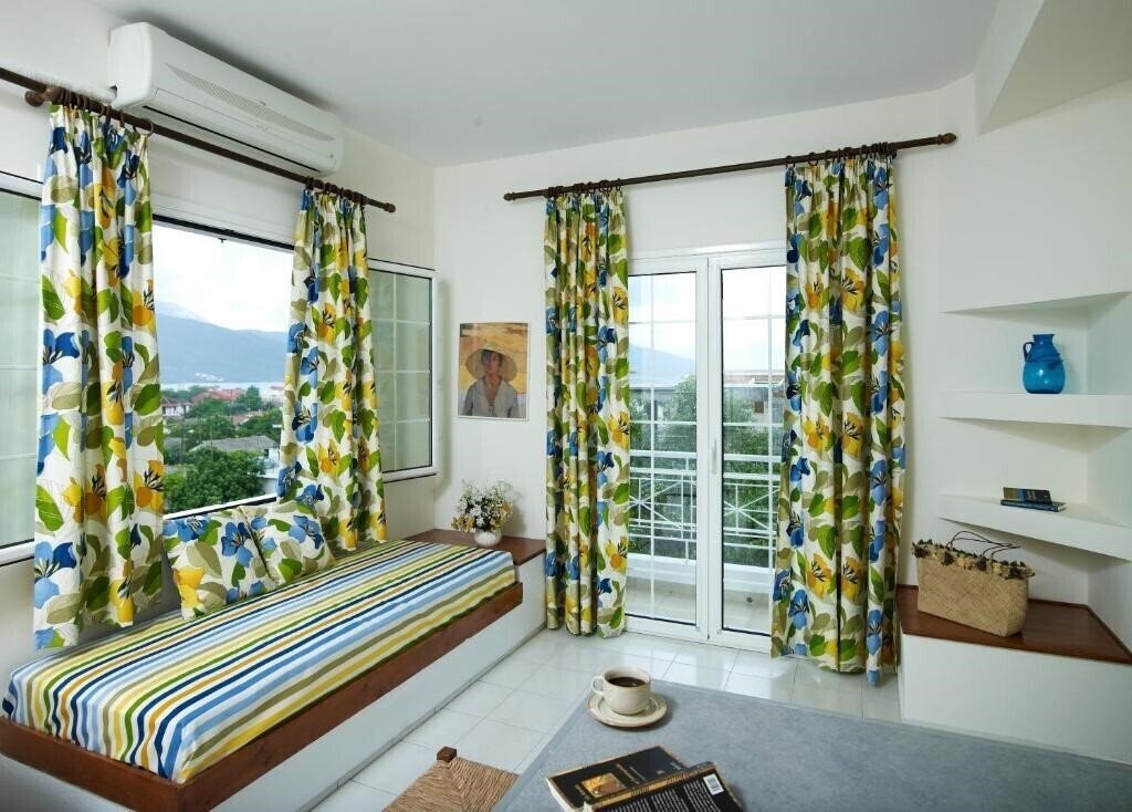 Отель Muses Studios 4*