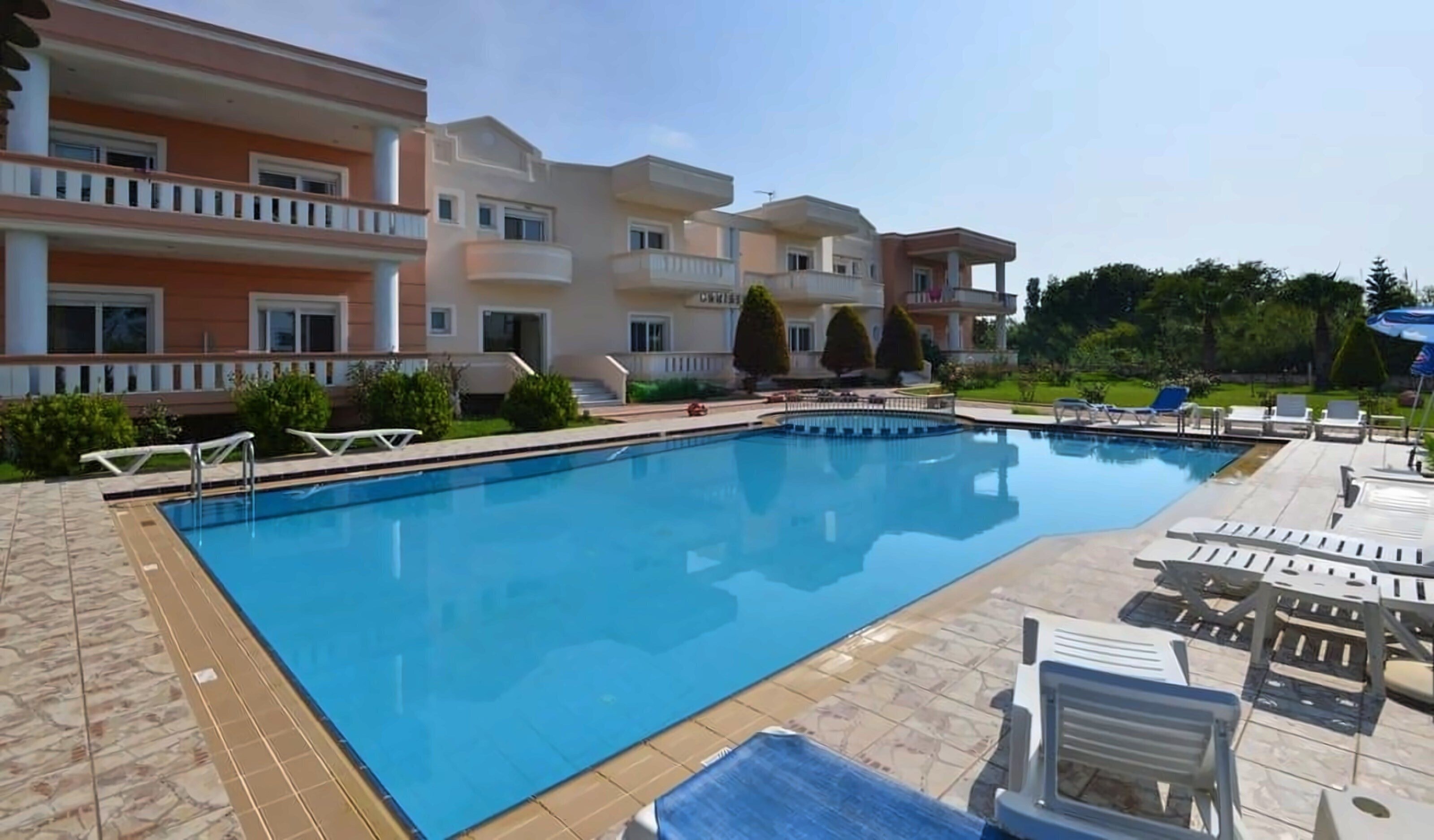 Фото Chrisselen Apartments 3*