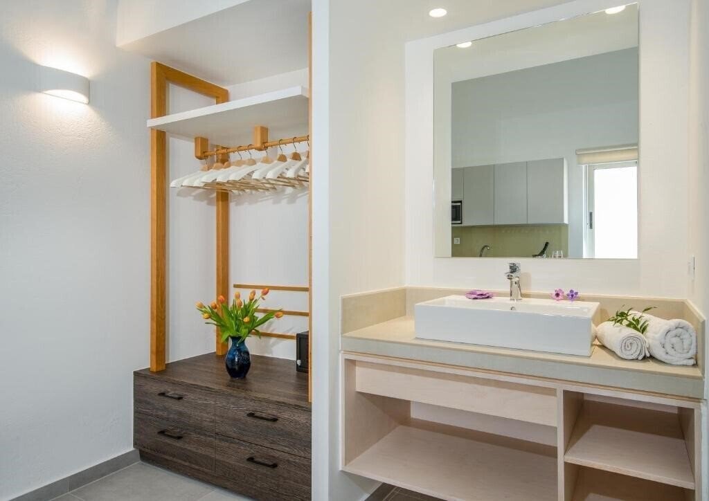 Lotus Hotel Apartments 4* фотосуреті